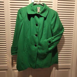 Kelly Green Worthington Stylish Swing Coat with 3/4 Sleeves and button detail